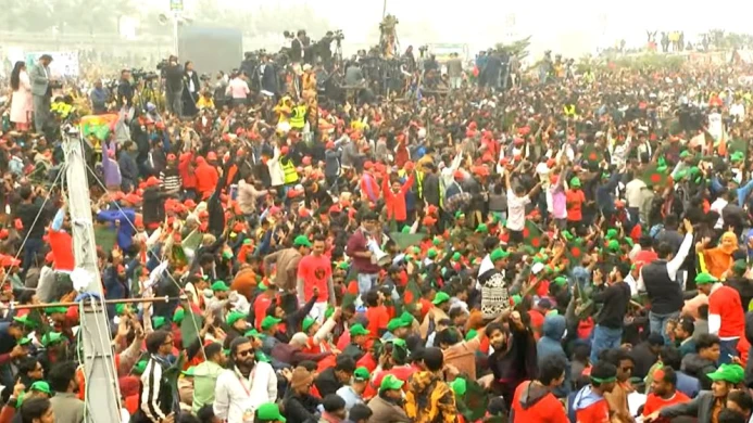 তারেক রহমানের প্রত্যাবর্তনে ৩০০ ফিটে জনসমুদ্রে রূপ নিল সংবর্ধনাস্থল