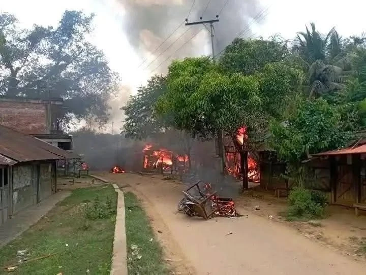 খাগড়াছড়িতে ১৪৪ ধারা ভঙ্গ করে অবরোধ, সংঘর্ষে মেজরসহ ১১জন আহত