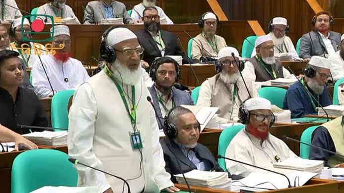 চরিত্রহননের রাজনীতি নয়, মর্যাদার সংসদ চান বিরোধীদলীয় নেতা