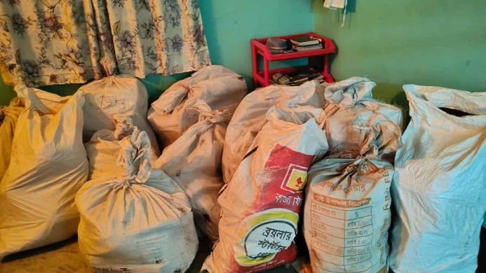 সাবেক ভূমিমন্ত্রী সাইফুজ্জামানের ২২ বস্তা অবৈধ সম্পদ উদ্ধার