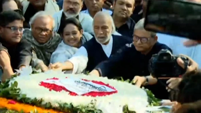 তারেক রহমানের প্রতিনিধিত্বে শহীদ বুদ্ধিজীবীদের প্রতি বিএনপির শ্রদ্ধা