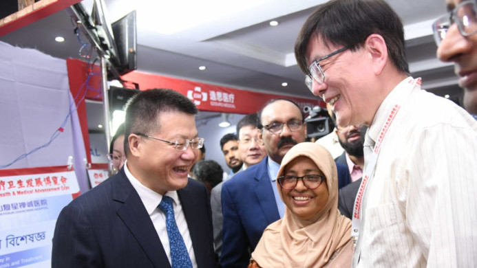 চীনের রোবোটিক হাত-পা পেলেন জুলাই আন্দোলনের আহতরা: স্বাস্থ্য উপদেষ্টার প্রশংসা