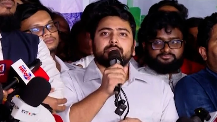 বাংলাদেশ-ভারত সম্পর্কের জন্য অবিলম্বে শেখ হাসিনাকে দেশে ফিরাতে হবে: নাহিদ