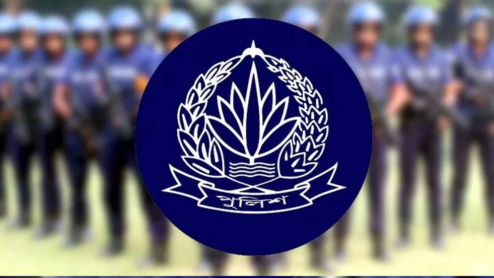 ১৫ নভেম্বর বদলাচ্ছে পুলিশের পোশাক, বিশেষজ্ঞরা বলছেন বদল চাই মানসিকতায়