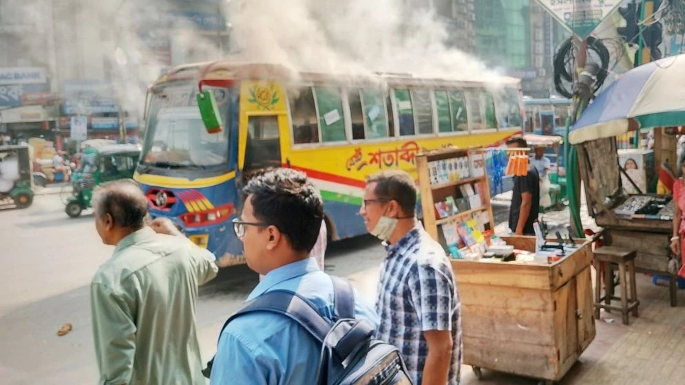 মিরপুরে সনি সিনেমা হলের সামনে বাসে অগ্নিসংযোগ