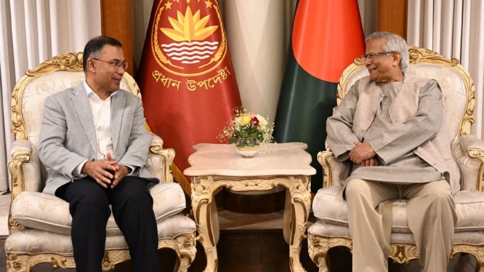 প্রধান উপদেষ্টার সঙ্গে তারেক রহমানের সৌজন্য সাক্ষাৎ