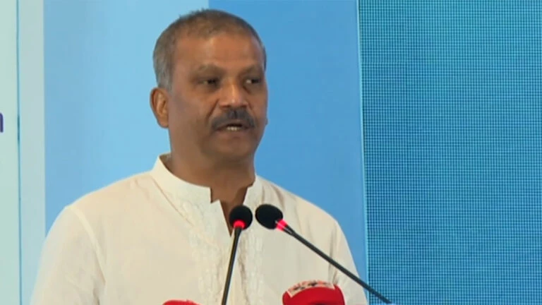 উপদেষ্টাদের নয়, দেশের জন্য সেফ এক্সিট প্রয়োজন: আসিফ নজরুল