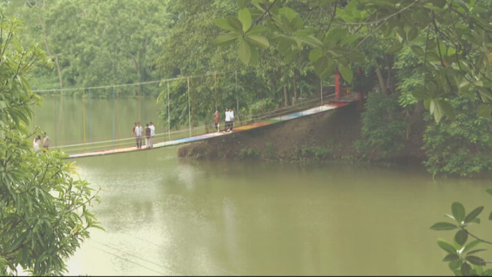 পাহাড়ে সশস্ত্র তৎপরতায় পর্যটন হুমকিতে, চাঁদাবাজিতে বছরে ৭০০ কোটি টাকার ক্ষতি