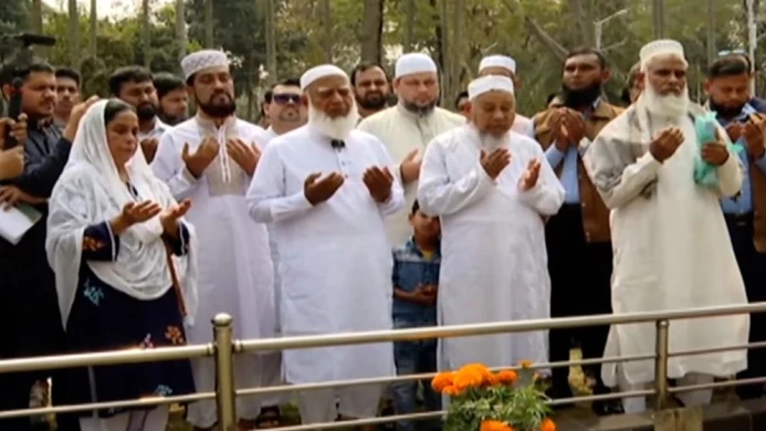 বিডিআর হত্যাকাণ্ডে শহীদ সেনাদের স্বরণে কবর জিয়ারত জামায়াত আমিরের