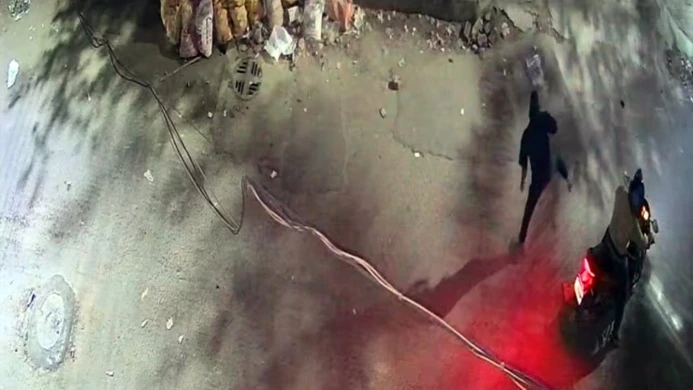 রাজধানীর মোহাম্মদপুরের প্রিপারেটরি স্কুলে পেট্রোল বোমা হামলা