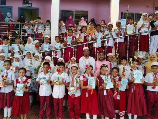 রূপগঞ্জে মেধাবী শিক্ষার্থীদের মাঝে উৎসবমুখর পুরস্কার বিতরণ