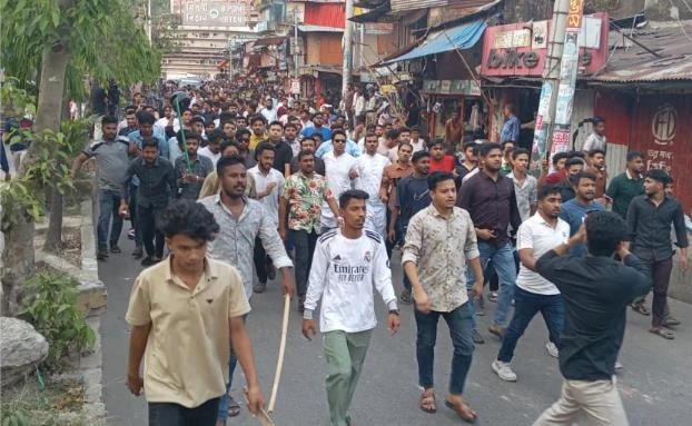 চট্টগ্রাম সিটি কলেজে ছাত্রদল-শিবির সংঘর্ষ, ধাওয়া-পাল্টা ধাওয়া