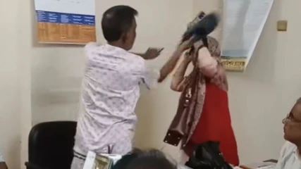 কলেজে ঢুকে শিক্ষিকাকে জুতাপেটা করলেন স্থানীয় বিএনপি নেতা