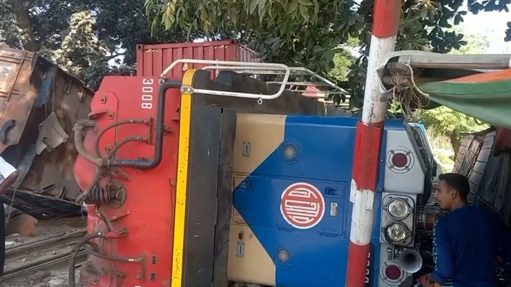 চট্টগ্রামে ট্রেন-ট্রাক সংঘর্ষে নিহত ১, তদন্ত কমিটি গঠন