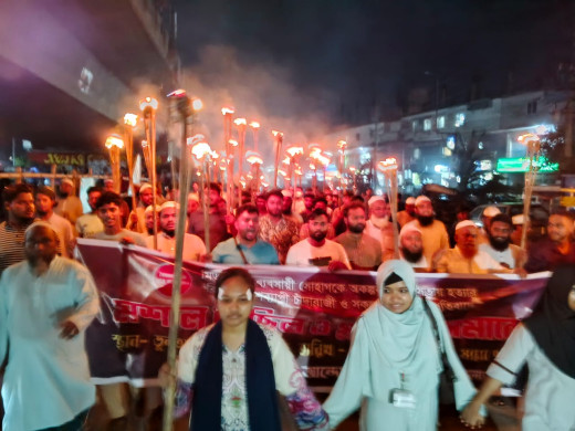 রূপগঞ্জে মশাল মিছিল: চাঁদাবাজি-সন্ত্রাসের বিরুদ্ধে ছাত্র-জনতার প্রতিবাদ