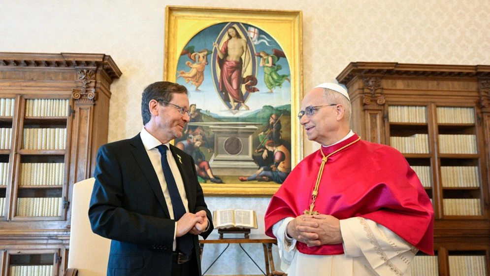 যুদ্ধ বন্ধে ইসরায়েলের প্রেসিডেন্টকে কূটনৈতিক চেষ্টার আহ্বান পোপ লিওর