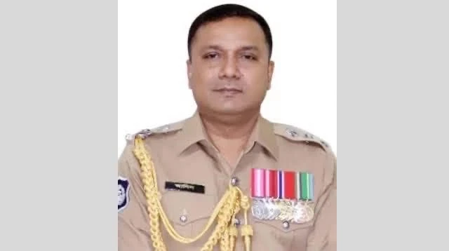 সাবেক আইজিপি বেনজিরকেও ছাড়িয়ে গেছেন ঢাকার বর্তমান এসপি আনিসুজ্জামান