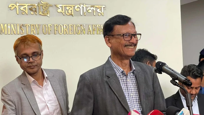 পাকিস্তানের সঙ্গে সম্পর্ক স্বাভাবিক করার পথে বাংলাদেশ: পররাষ্ট্র উপদেষ্টা