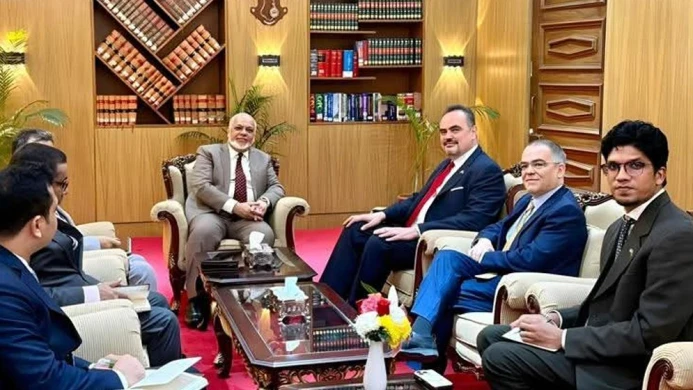 প্রধান বিচারপতির সঙ্গে মার্কিন রাষ্ট্রদূতের সৌজন্য সাক্ষাৎ