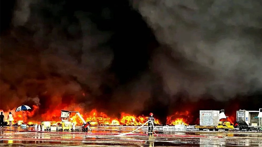 শাহজালাল কার্গো ভিলেজে আগুন নিয়ন্ত্রণে, ফ্লাইট চলাচল শুরু