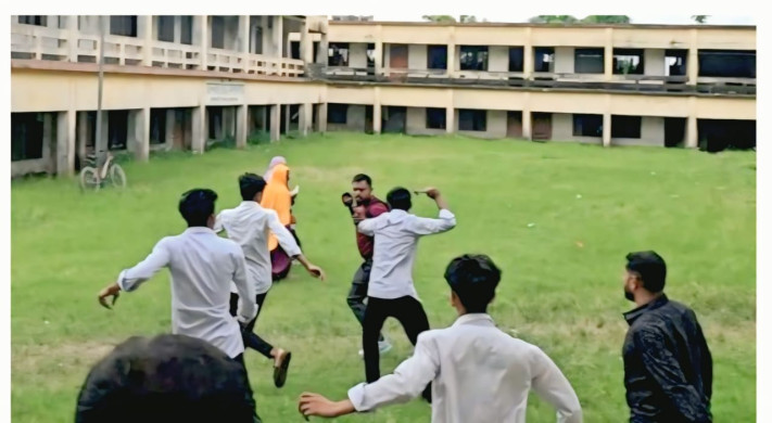 রূপগঞ্জে শিক্ষকের লাঠিপেটায় ৪১ শিক্ষার্থী আহত: প্রতিবাদ করলে অভিভাবক-সাংবাদিকদের ওপর হামলা