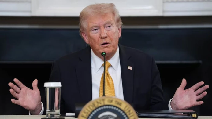 বিতর্কিত বিজ্ঞাপন নিয়ে ক্ষুব্ধ ট্রাম্প, কানাডার ওপর নতুন শুল্ক আরোপ