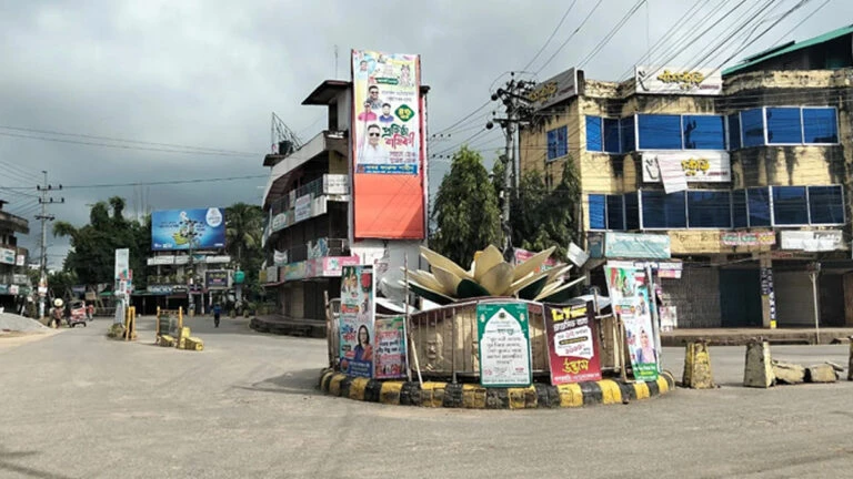 খাগড়াছড়িতে অব্যাহত ১৪৪ ধারা: স্থবির জনজীবন, মামলার প্রস্তুতিতে পুলিশ