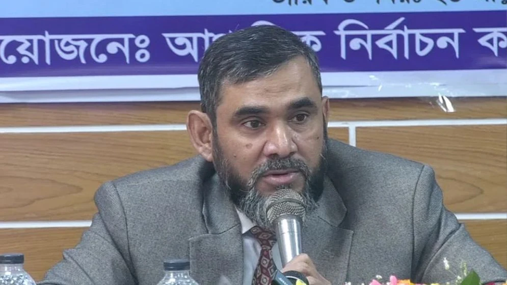 নির্বাচনের আগে অস্ত্র উদ্ধার না হলে ঝুঁকি বাড়বে: ইসি সানাউল্লাহ