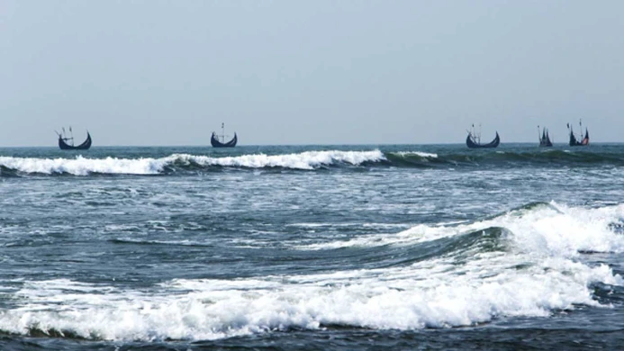 বঙ্গোপসাগরে গভীর নিম্নচাপ, চার সমুদ্র বন্দরকে সতর্কবার্তা