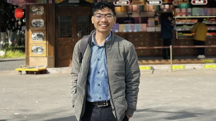 ডাকসু আলোচিত সদস্য সর্বমিত্রের পদত্যাগ ঘোষণা