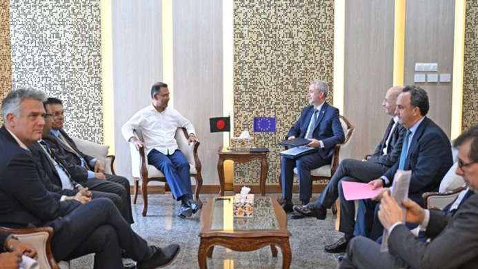 ইইউ প্রতিনিধি দলের প্রধানমন্ত্রীর সঙ্গে সৌজন্য সাক্ষাৎ