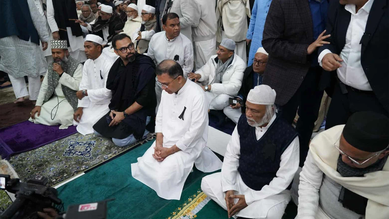 তারেক রহমানের উদ্যোগে খালেদা জিয়ার মাগফিরাত কামনায় দোয়া মাহফিল