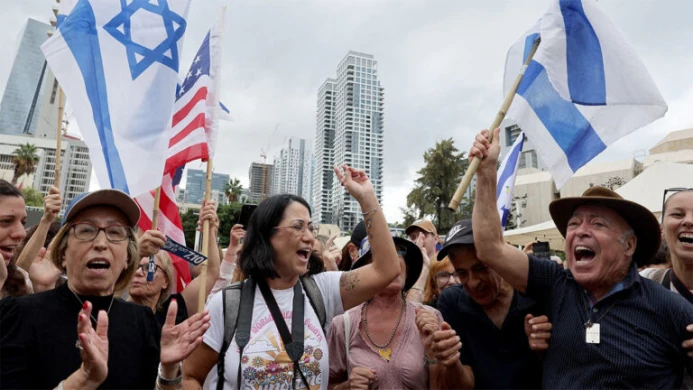 গাজায় যুদ্ধবিরতি অনুমোদন, শুরু হচ্ছে বন্দি বিনিময় ও সেনা প্রত্যাহার