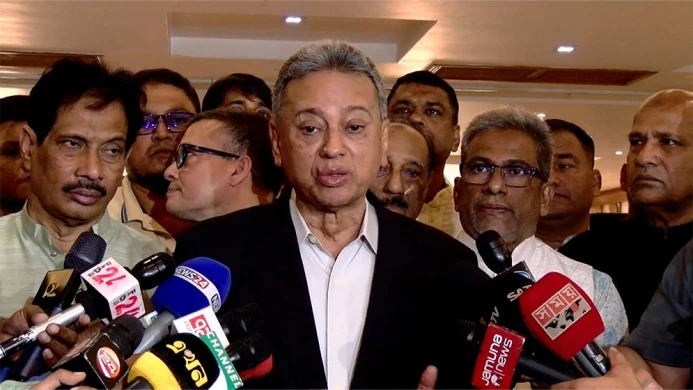 জাতীয় নির্বাচনের দিনে গণভোট নিয়ে বিএনপির আপত্তি নেই: আমীর খসরু