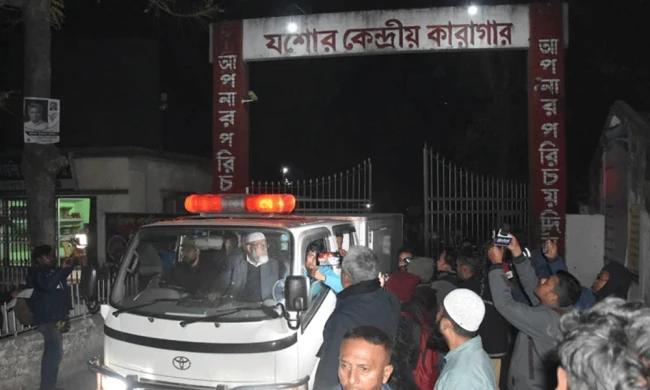 কারাগারের ফটকে স্ত্রীর ও শিশুসন্তানের মরদেহ দেখলেন ছাত্রলীগ নেতা