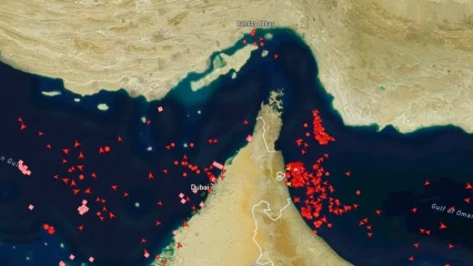 হরমুজ প্রণালীতে মার্কিন বাহিনীকে পিছু হটালো আইআরজিসি