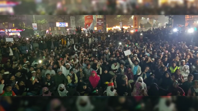 হাদি হত্যার দ্রুত বিচারের দাবিতে উত্তাল শাহবাগ, রাতভর অবস্থানের ঘোষণা