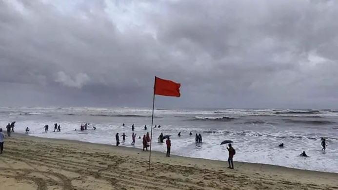 উত্তাল সমুদ্র, দেশের সব বন্দরে ৩ নম্বর সতর্ক সংকেত