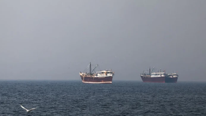 হরমুজ প্রণালী বন্ধের ফলে বিশ্ব তেলের বাজারে অস্থিরতা