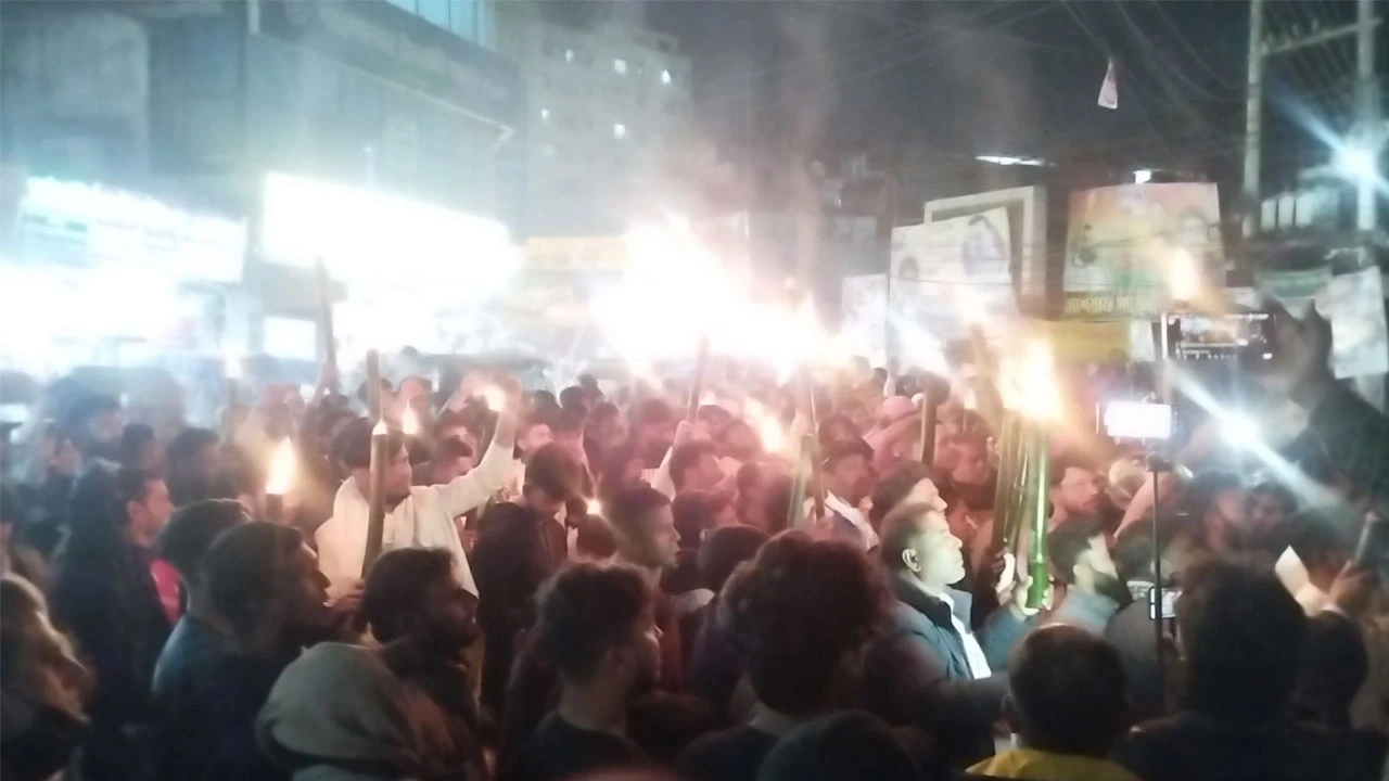 টাঙ্গাইলে টুকুর মনোনয়ন স্থগিতের দাবিতে বিএনপি নেতাকর্মীদের মশাল মিছিল