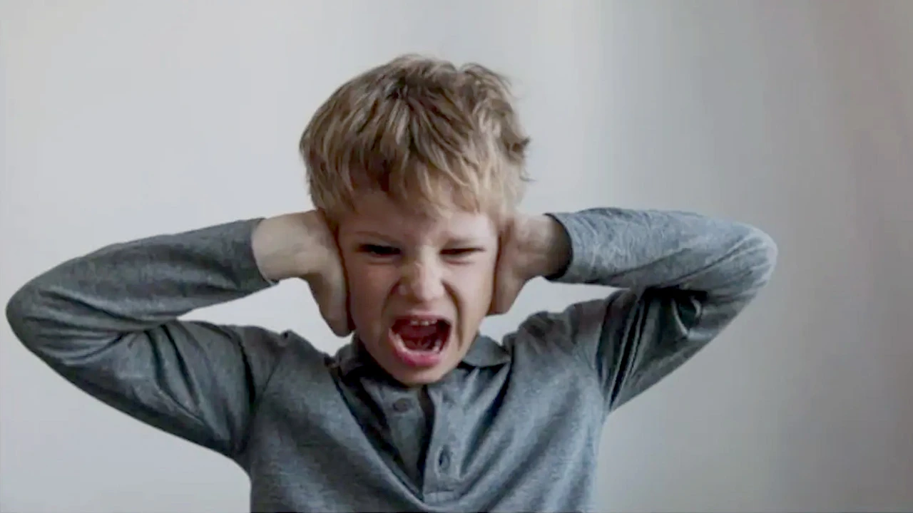 শিশুর আচরণ বদল মানসিক চাপের লক্ষণ জানবেন যেভাবে