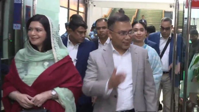 ১৭ বছরের নির্বাসন শেষে ঢাকায় পা রাখলেন তারেক রহমান