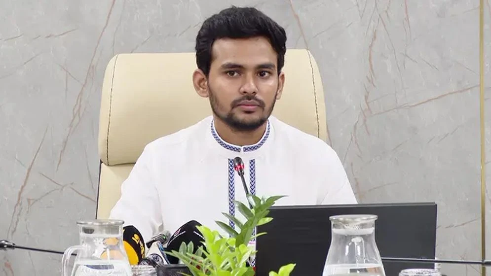 নির্বাচনে নামছেন উপদেষ্টা আসিফ, পাসপোর্ট জমা পদত্যাগ নিয়ে নিরবতা