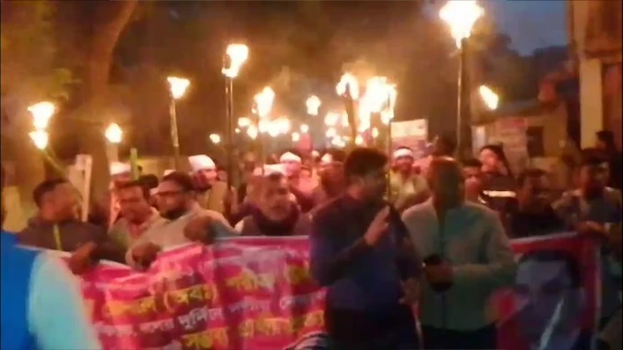 রাজশাহী-১ আসনে প্রার্থী পরিবর্তন ঘিরে বিএনপির দুই গ্রুপের সংঘর্ষে আহত ১৫