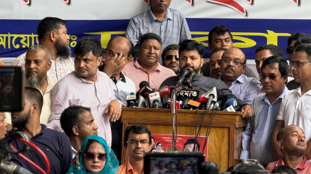 ইশরাকের মেয়র পদে শপথের দাবিতে আবারো নগর ভবনের সামনে বিক্ষোভ