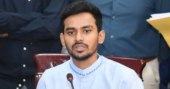 গণভোটের রায় উপেক্ষা করে নতুন সংসদের কার্যক্রম: আসিফ মাহমুদ