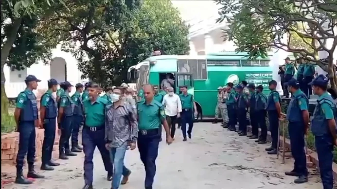 ট্রাইব্যুনালে হাজিরের পর ১৫ সেনা কর্মকর্তাকে কারাগারে পাঠানোর নির্দেশ