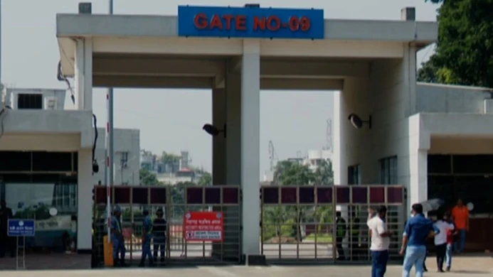 অগ্নিকাণ্ডের পরও স্থবিরতা, শাহজালালের ৯ নং গেটে পণ্য খালাস শুরু হয়নি