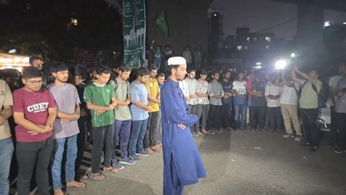 অন্তর্বর্তীকালীন সরকারের গায়েবানা জনাজা পড়লেন চট্রগ্রামের প্রকৌশল শিক্ষার্থীরা