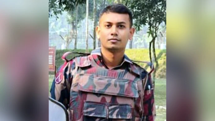 ফুলবাড়ী ক্যাম্পে নিজ রাইফেলের গুলিতে বিজিবি সদস্যের মৃত্যু